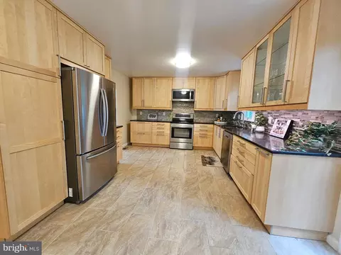 Kitchen - 3 Castle Cliff Ct, Silver Spring, MD 20904 photo 2 of 5