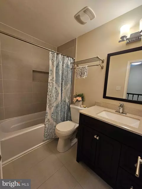 Bath - 3 Castle Cliff Ct, Silver Spring, MD 20904 photo 2 of 3
