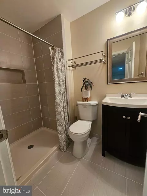Bath - 3 Castle Cliff Ct, Silver Spring, MD 20904 photo 3 of 3