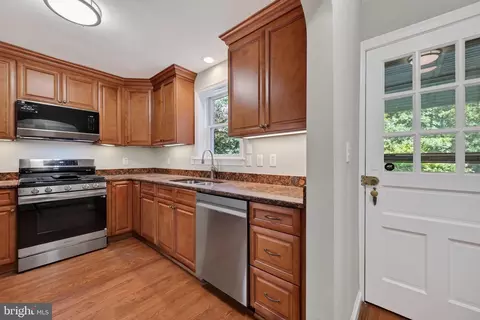 Entry Way - 9802 Forest Grove Dr, Silver Spring, MD 20902 photo 4 of 8