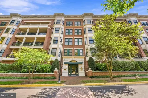 10401 Strathmore Park Ct #101, North Bethesda, MD 20852