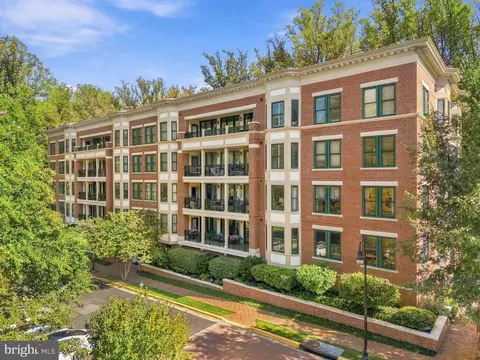 10401 Strathmore Park Ct #101, North Bethesda, MD 20852