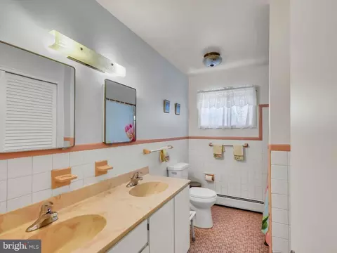 Bath - 13210 Lutes Dr, Silver Spring, MD 20906 photo 1 of 6