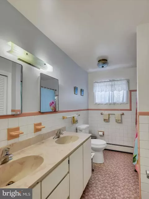 Bath - 13210 Lutes Dr, Silver Spring, MD 20906 photo 2 of 6