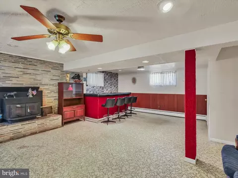 Living - 13210 Lutes Dr, Silver Spring, MD 20906 photo 4 of 5