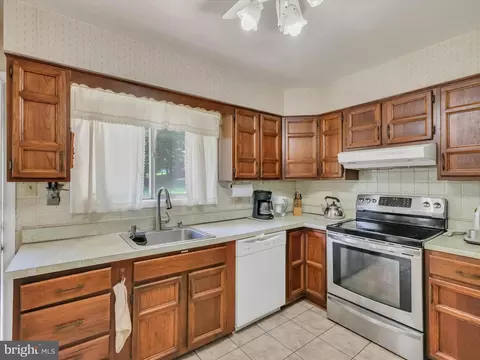 Kitchen - 13210 Lutes Dr, Silver Spring, MD 20906 photo 2 of 2