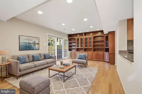 6426 Hollins Dr, Bethesda, MD 20817