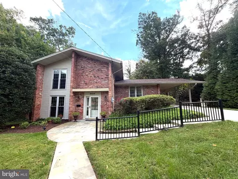6426 Hollins Dr, Bethesda, MD 20817