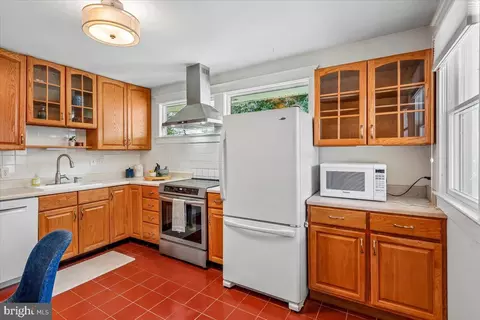 Kitchen - 905 Robin Rd, Silver Spring, MD 20901 photo 2 of 2
