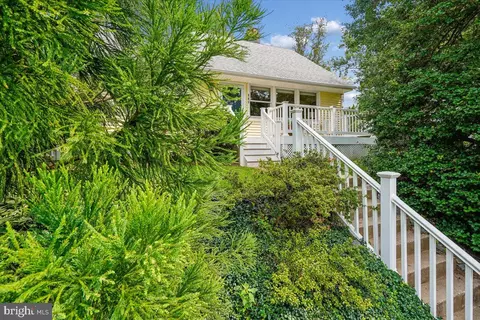 Exterior - 905 Robin Rd, Silver Spring, MD 20901 photo 10 of 17
