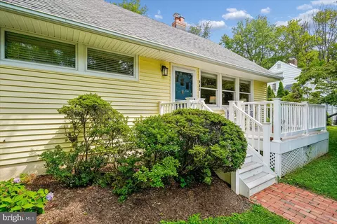 Exterior - 905 Robin Rd, Silver Spring, MD 20901 photo 3 of 17