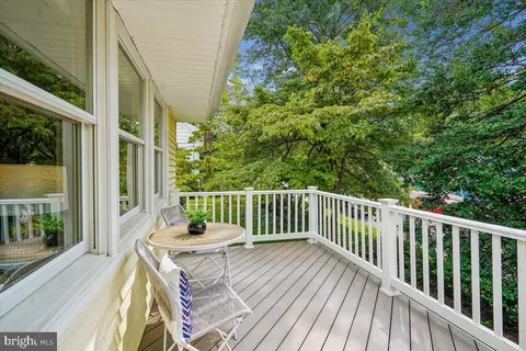 Exterior - 905 Robin Rd, Silver Spring, MD 20901 photo 4 of 17