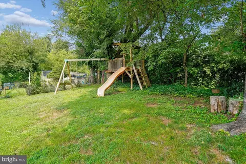 Exterior - 905 Robin Rd, Silver Spring, MD 20901 photo 13 of 17
