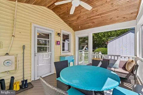 Exterior - 905 Robin Rd, Silver Spring, MD 20901 photo 7 of 17
