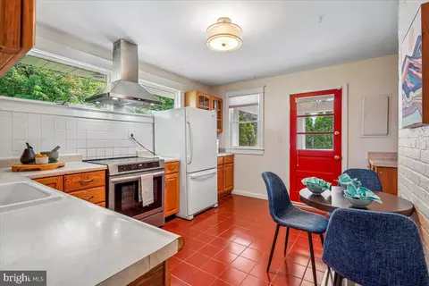 Kitchen - 905 Robin Rd, Silver Spring, MD 20901 photo 1 of 2