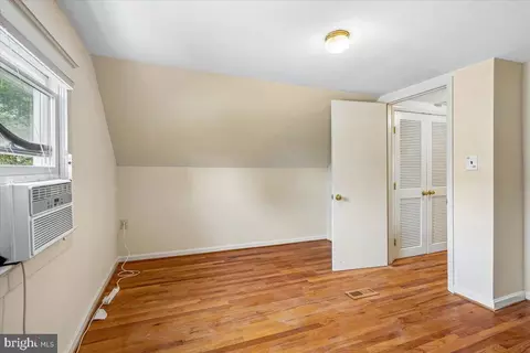 Bedroom - 905 Robin Rd, Silver Spring, MD 20901 photo 4 of 6