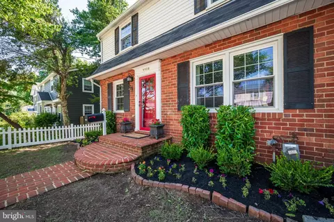 9908 Dickens Ave, Bethesda, MD 20814