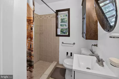 Bath - 2810 Byron Ct, Wheaton, MD 20902 photo 1 of 2