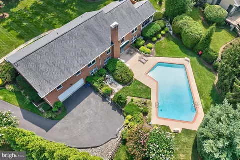 View/Area - 8501 Warde Ter, Potomac, MD 20854 photo 3 of 4