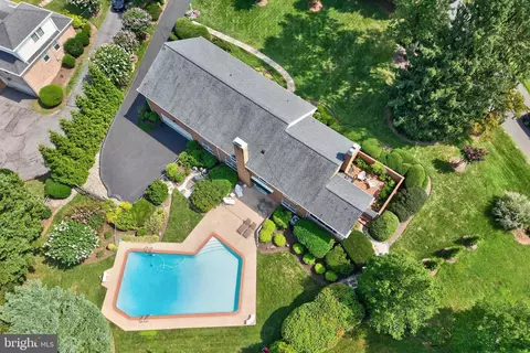 View/Area - 8501 Warde Ter, Potomac, MD 20854 photo 2 of 4