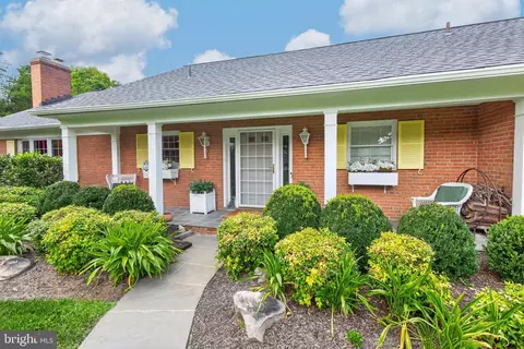 Exterior - 8501 Warde Ter, Potomac, MD 20854 photo 2 of 12