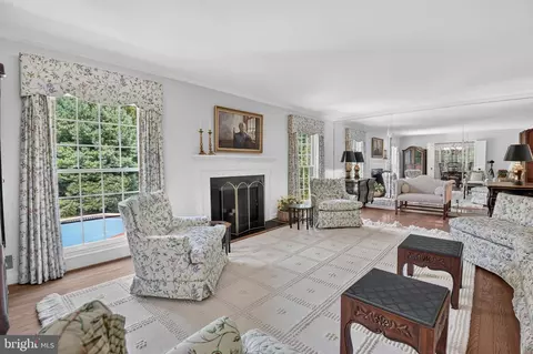Living - 8501 Warde Ter, Potomac, MD 20854 photo 2 of 4