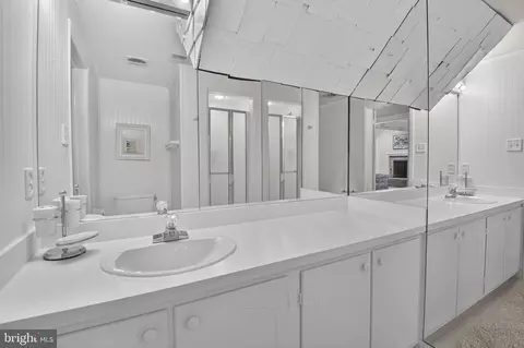 Bath - 8501 Warde Ter, Potomac, MD 20854 photo 4 of 4