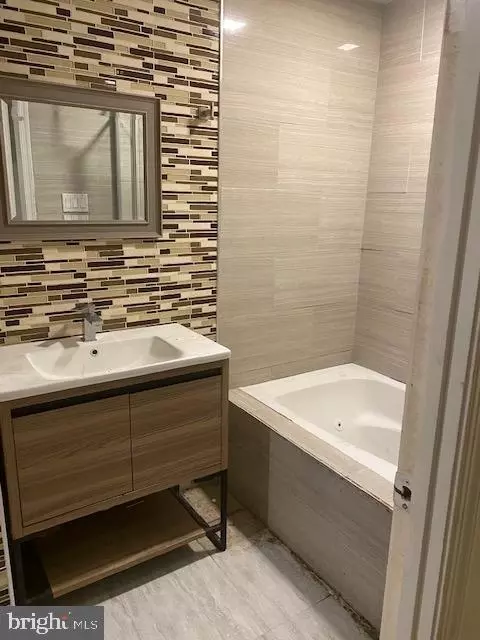 Bath - 23 Brahms Ct, Silver Spring, MD 20904 photo 4 of 5