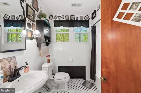 Bath - 10622 Mantz Rd, Silver Spring, MD 20903 photo 3 of 5