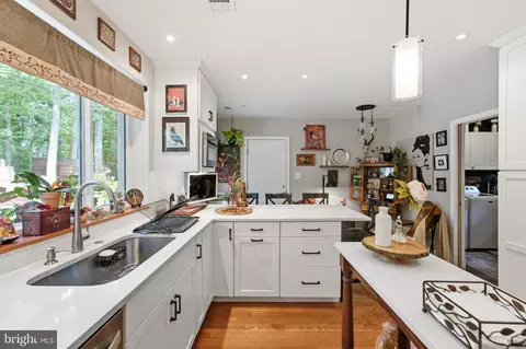 Kitchen - 10622 Mantz Rd, Silver Spring, MD 20903 photo 3 of 5