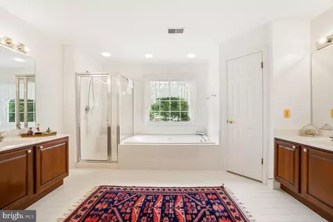 Bath - 11103 Luttrell Ln, Silver Spring, MD 20902 photo 3 of 5