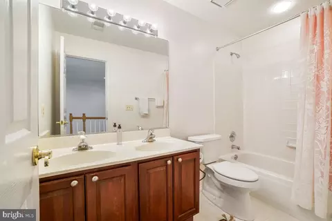 Bath - 11103 Luttrell Ln, Silver Spring, MD 20902 photo 2 of 5