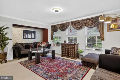 Living - 18705 Falling River Dr, Gaithersburg, MD 20879 photo 2 of 2