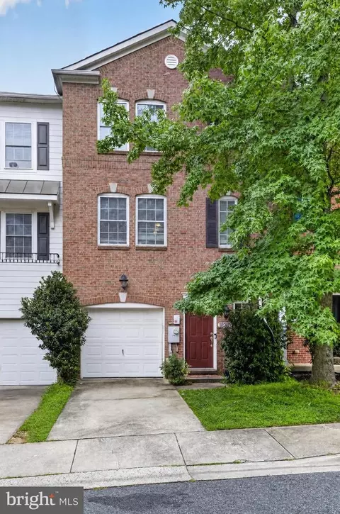 Exterior - 18705 Falling River Dr, Gaithersburg, MD 20879 photo 2 of 4