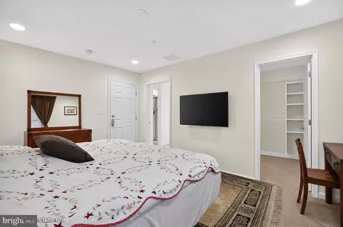 Bedroom - 18705 Falling River Dr, Gaithersburg, MD 20879 photo 2 of 3