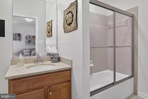 Bath - 18705 Falling River Dr, Gaithersburg, MD 20879 photo 1 of 4