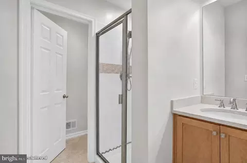 Entry Way - 18705 Falling River Dr, Gaithersburg, MD 20879 photo 8 of 9
