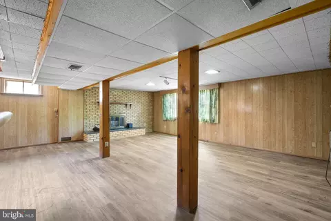 Living - 1415 Stateside Dr, Silver Spring, MD 20903 photo 4 of 7