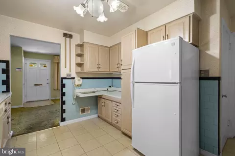 Entry Way - 1415 Stateside Dr, Silver Spring, MD 20903 photo 2 of 3