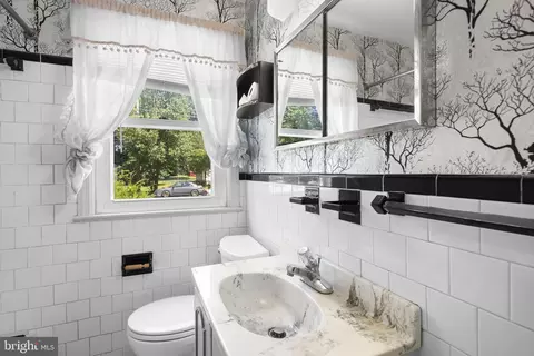 Bath - 1415 Stateside Dr, Silver Spring, MD 20903 photo 1 of 3