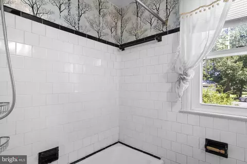 Bath - 1415 Stateside Dr, Silver Spring, MD 20903 photo 2 of 3