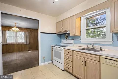 Entry Way - 1415 Stateside Dr, Silver Spring, MD 20903 photo 1 of 3