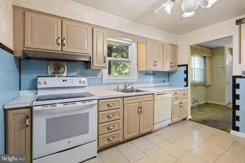 Kitchen - 1415 Stateside Dr, Silver Spring, MD 20903 photo 2 of 2