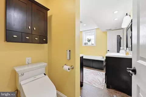 Bath - 19016 Hempstone Ct, Poolesville, MD 20837 photo 6 of 7