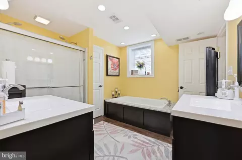 Bath - 19016 Hempstone Ct, Poolesville, MD 20837 photo 5 of 7