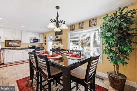 Dining - 19016 Hempstone Ct, Poolesville, MD 20837 photo 4 of 5