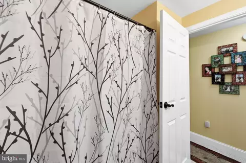 Bath - 19016 Hempstone Ct, Poolesville, MD 20837 photo 4 of 7