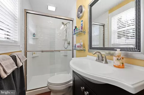Bath - 19016 Hempstone Ct, Poolesville, MD 20837 photo 1 of 7