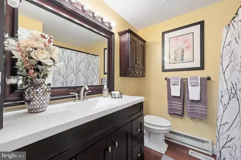 Bath - 19016 Hempstone Ct, Poolesville, MD 20837 photo 3 of 7