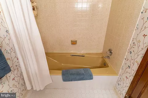 Bath - 11905 Viewcrest Ter, Silver Spring, MD 20902 photo 8 of 8